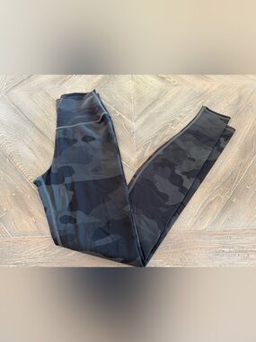 ALO Yoga Black Camo Leggings XS